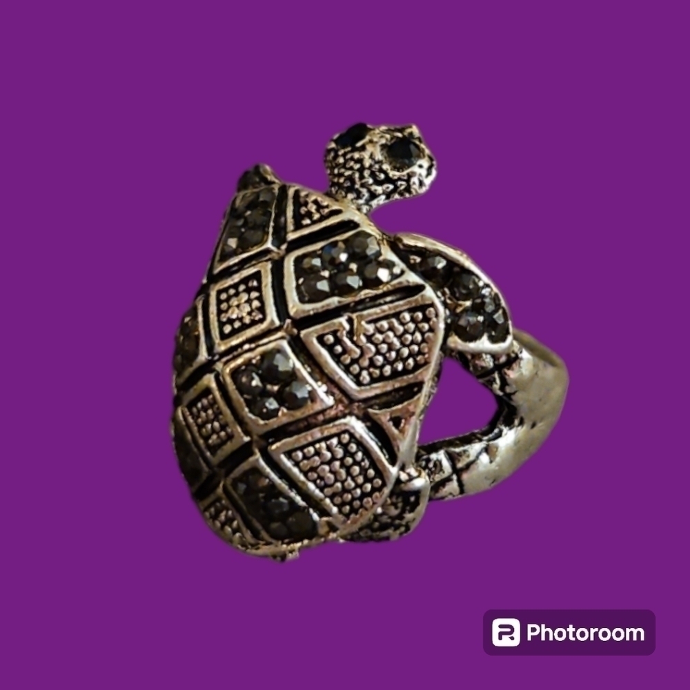 Silvertone Marcasite Tortoise Turtle Movable Head Castlecore Ring Size 6